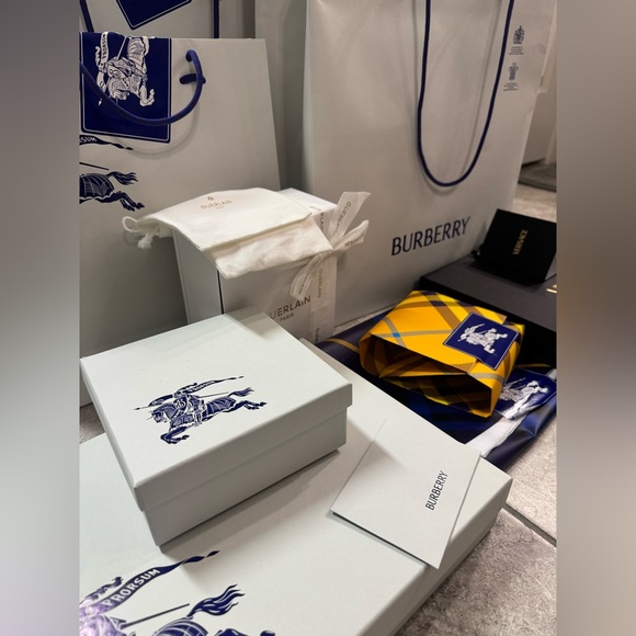 BURBERRY, Guerlain, VERSACE shopping bags haul - Picture 3 of 5